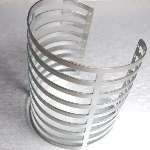 Newly Retired Sundance "FENCES" Stainless Steel Bracelet $5 - Picture 3 of 4